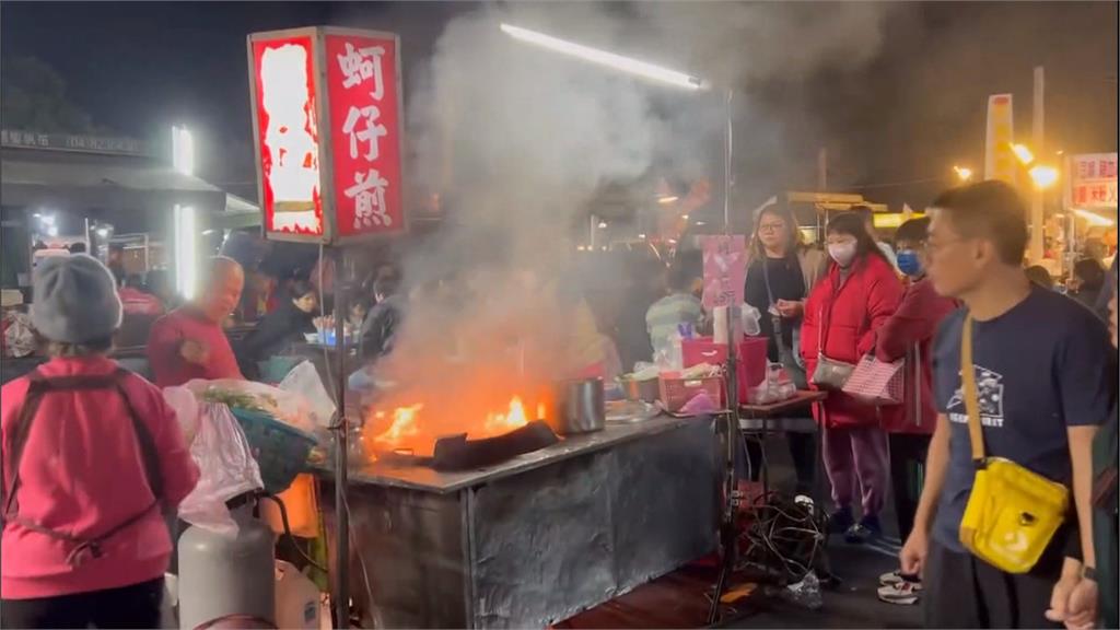 夜市「這一攤」生意太好起火疑似「發爐」　老闆沒在怕「火裡繼續出餐」