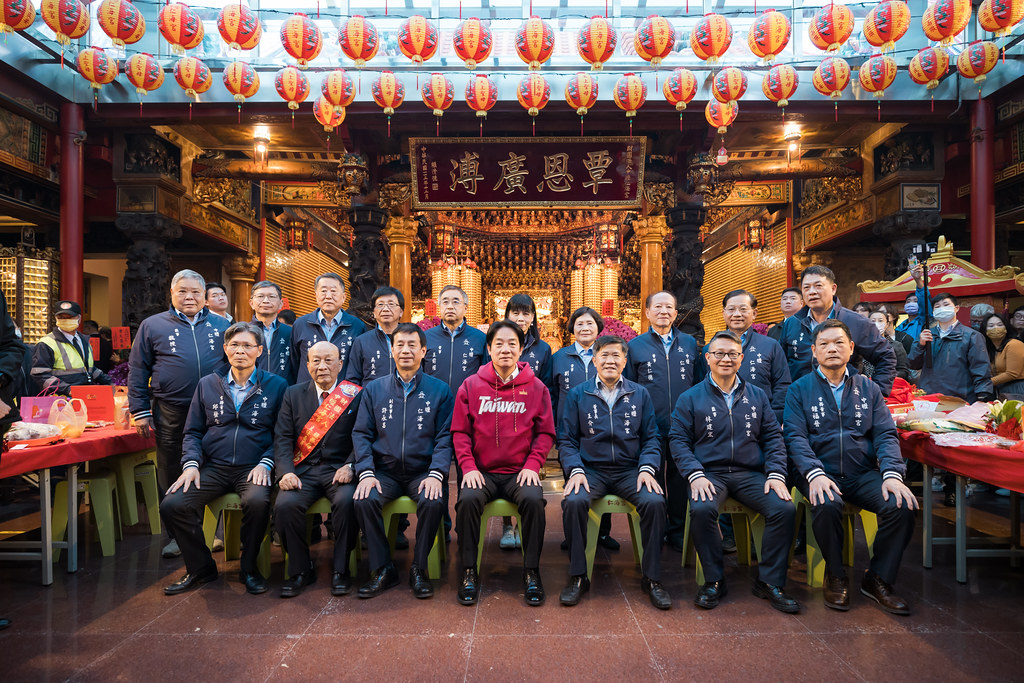 快新聞／人氣超旺！賴總統下午赴桃竹3宮廟參拜　排隊人龍長達2公里