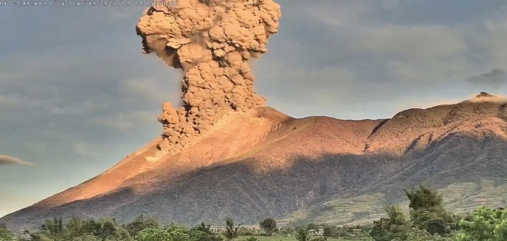 菲律賓中部火山噴發　火山灰直衝4000公尺高