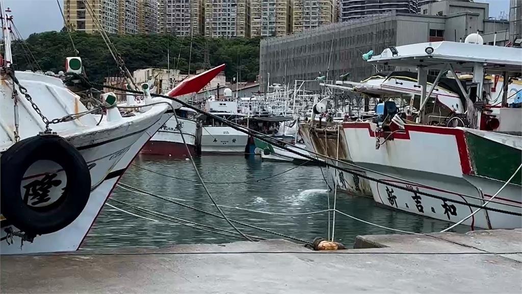 強降雨淹到怕！基隆居民沙包、水閘門備妥提前防颱