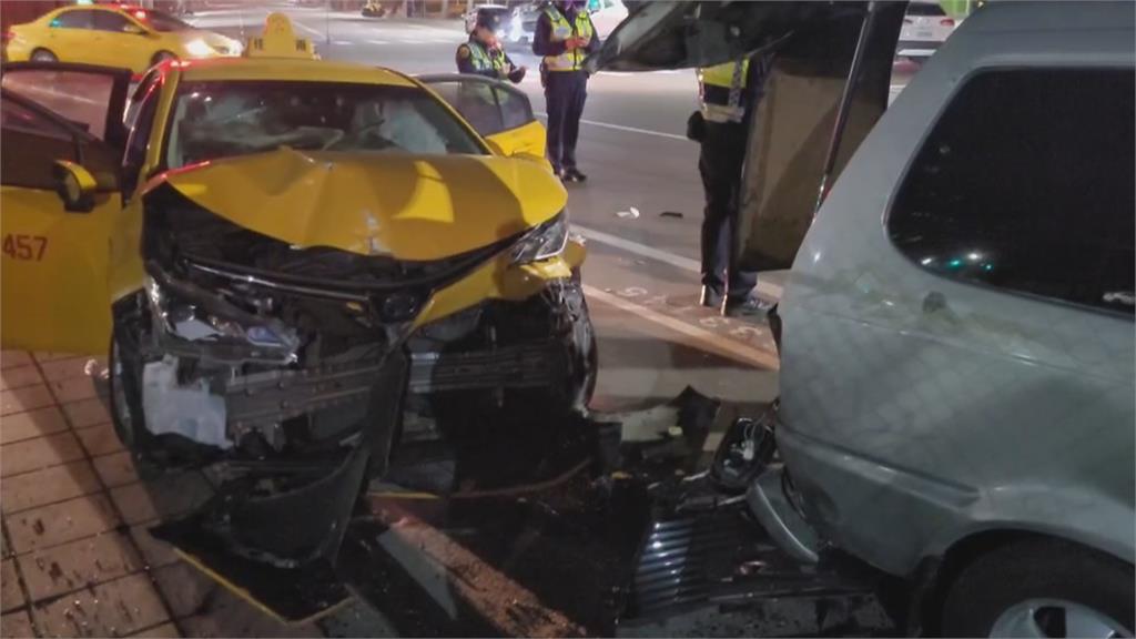 高雄運將自撞路邊車輛 送醫不治