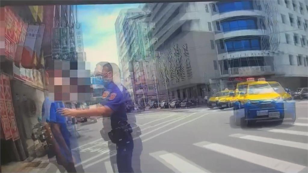 速食店內男持雨傘攻擊老翁　警方到場2人都因為這身分被逮捕