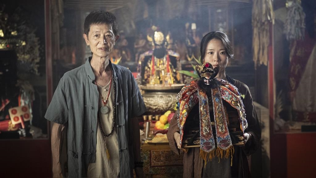 膽小勿進！《粽邪4》驚悚再升級 拍片儀式「砍背割舌」震撼畫面曝光