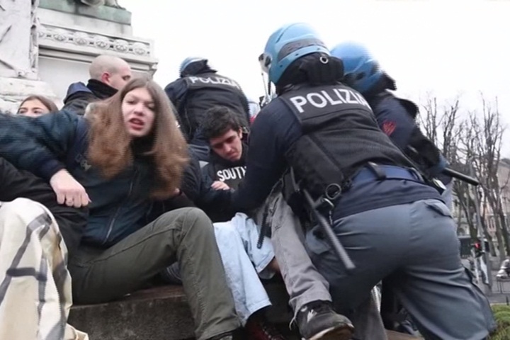 義大利左派學生抗議 與警方爆衝突遭驅離