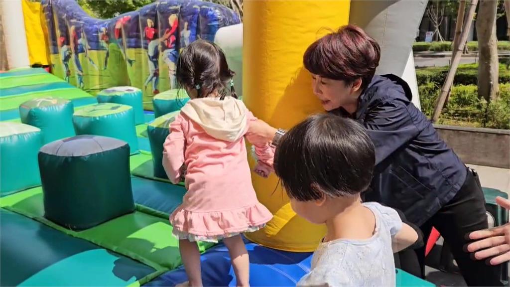 7年來辦逾百場大型親子活動　「妃妃姐姐」陳亭妃勤跑基層