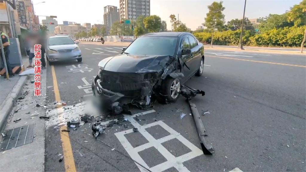 徹夜貪杯還開車　醉男逆向直衝險撞入米糕店　用餐客人座車擋住災難