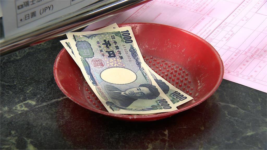 見日幣大跌他狂換！「一換完又跌」崩潰改買美金　網笑：反指標