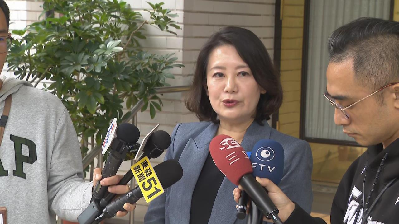 快新聞/吳思瑤嗆爆黃國昌!白營竟讚韓國瑜「拒被摸頭」 她秀1畫面秒反殺