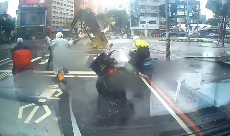 砂輪機切瓦斯管引氣爆炸翻東北側　追瓦斯漏因