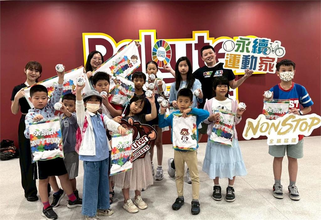 桃市圖、樂天桃猿鼓勵全民閱讀 借10本書可換2張球賽門票