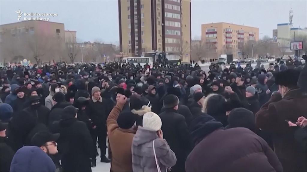 哈薩克天然氣價格翻倍引暴動 總理引咎辭職