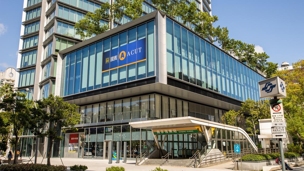 快新聞/北市國賓大飯店驚傳工安意外!1工人不慎墜樓 暫無呼吸心跳