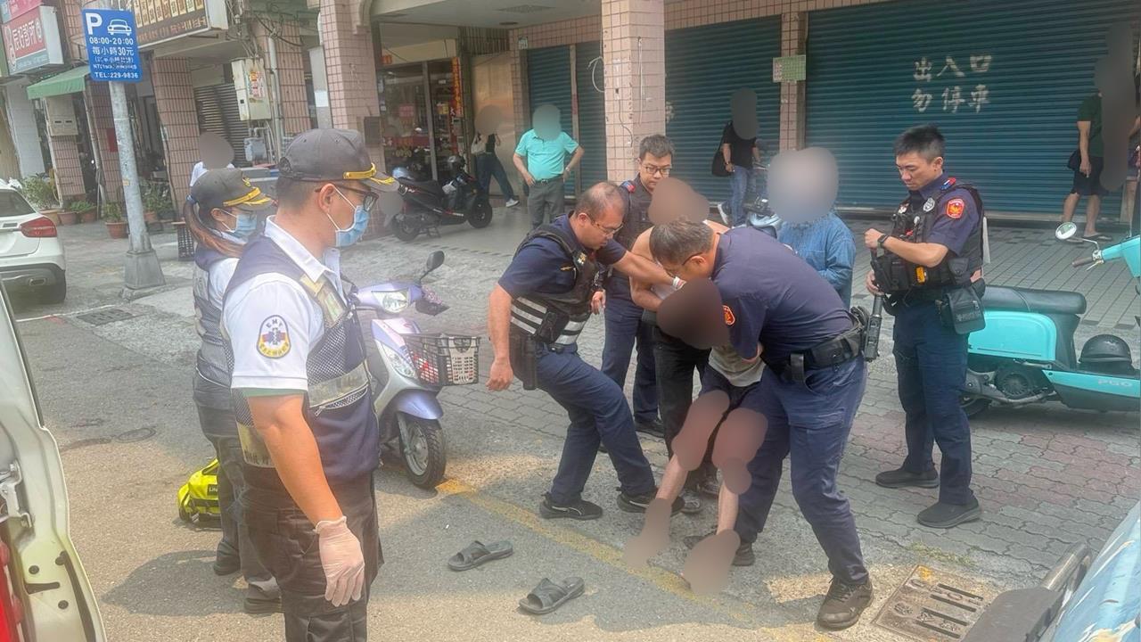 籃球場驚魂!高雄男揮「寶劍」狂追運動女 警火速奪劍壓制