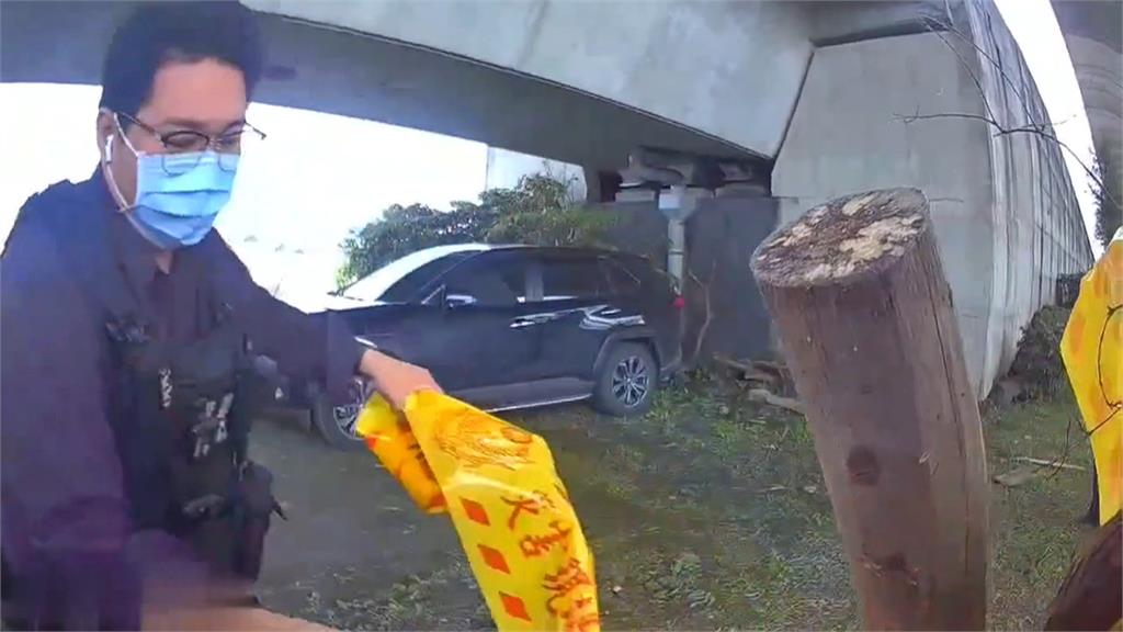 死者身中20多刀陳屍車內　凶嫌欠債百萬狠下毒手