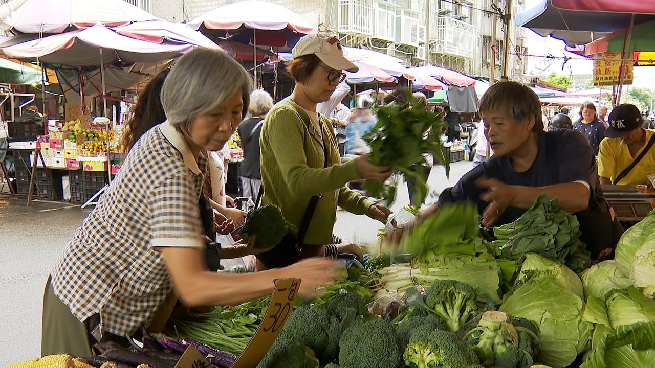 薔琵颱風逼近！　民眾搶買菜、小白菜漲逾1倍
