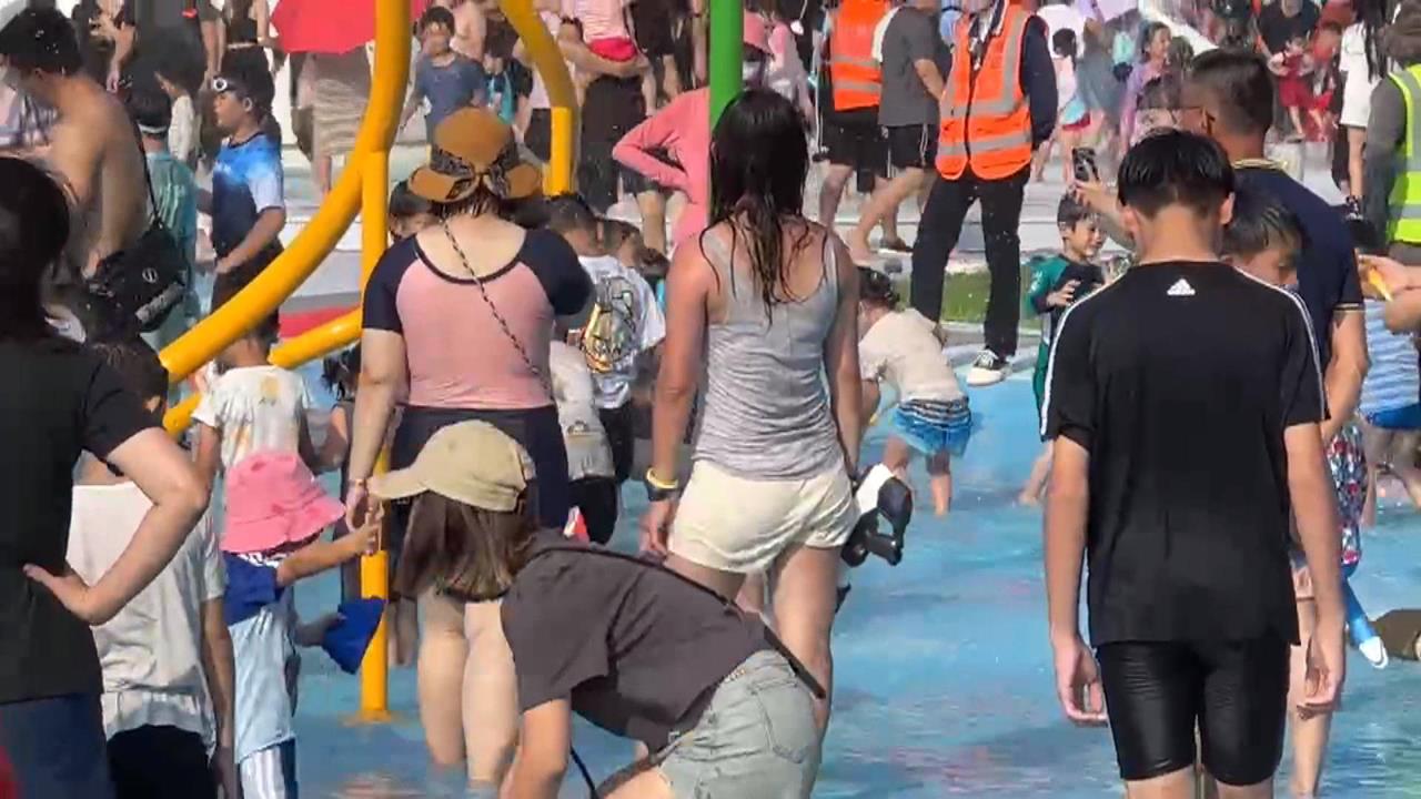 高雄海洋派對登場民眾嗨玩 市長陳其邁親自參與造筏競賽