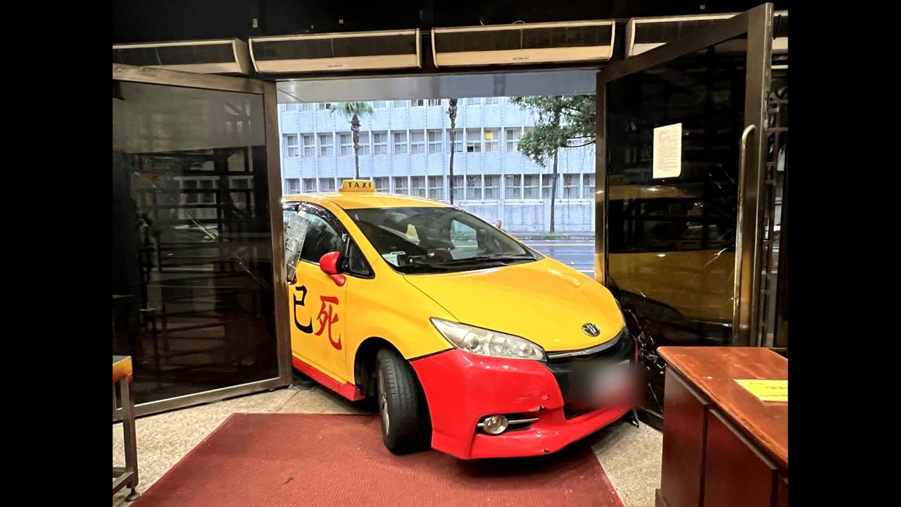 小黃車身印「司法已死」撞北檢！　運將不滿官司逆轉有罪預謀犯案