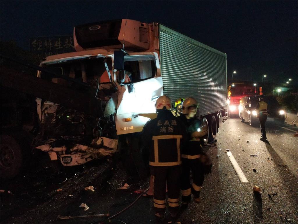 快新聞／國道1號北上貨車、貨櫃車追撞意外 貨櫃車駕駛到院前OHCA宣告不治