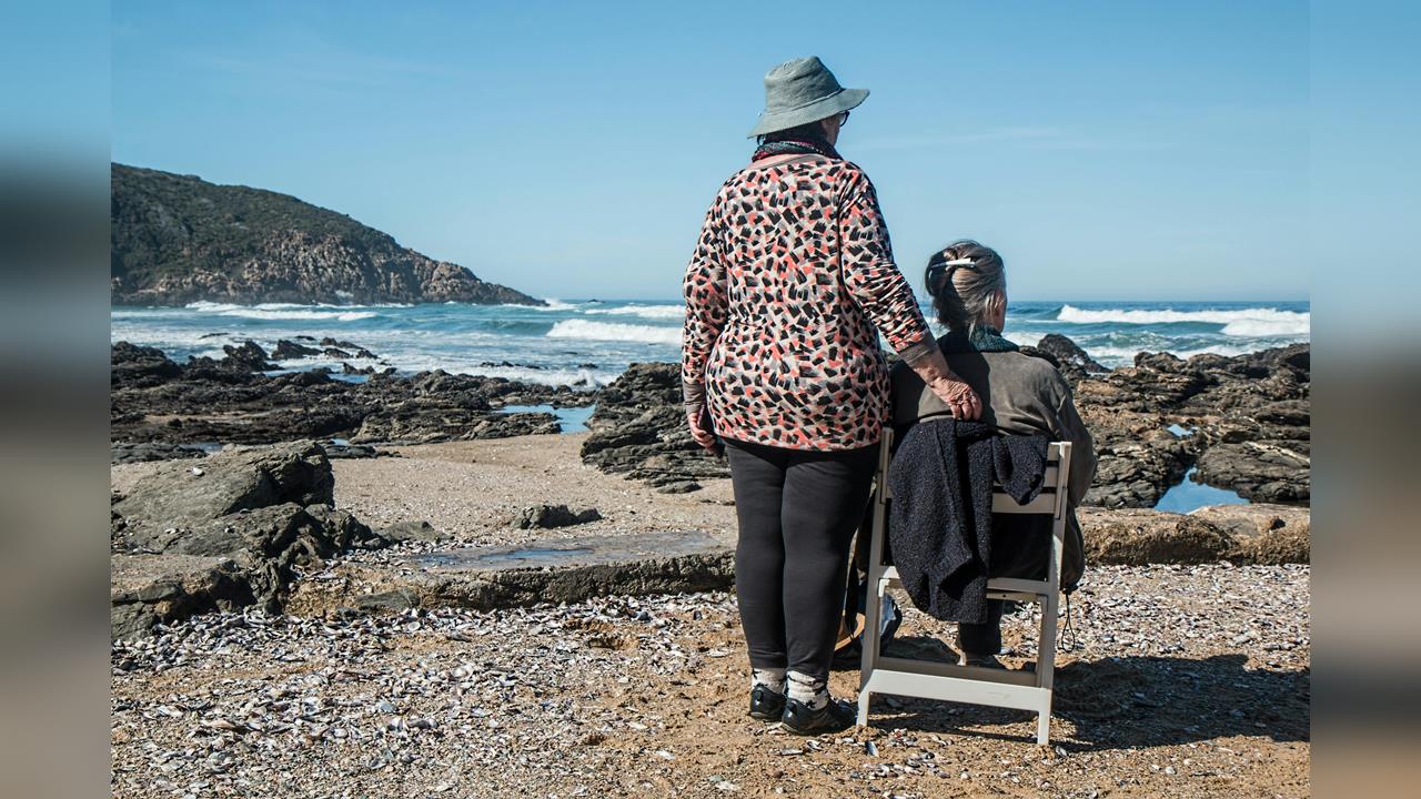 70歲阿嬤靠年金存款供孫讀書6年 退休金吃緊拒資援卻換女兒「這句話」