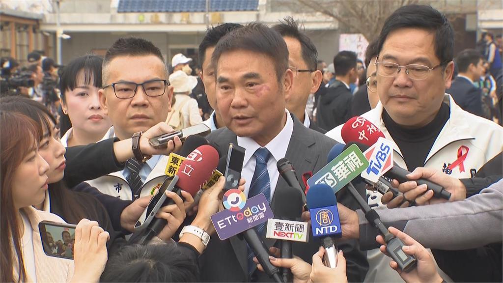 快新聞/感謝柯文哲、何瑞英在選縣長時鼓勵 鍾東錦現身柯爸告別式致哀