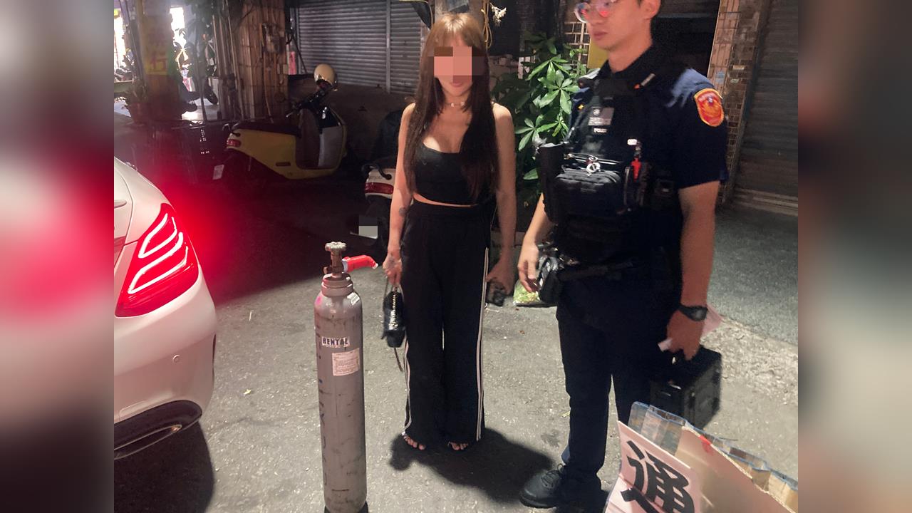 女駕駛逆向撞2車釀4傷 落網車上起獲"笑氣鋼瓶"