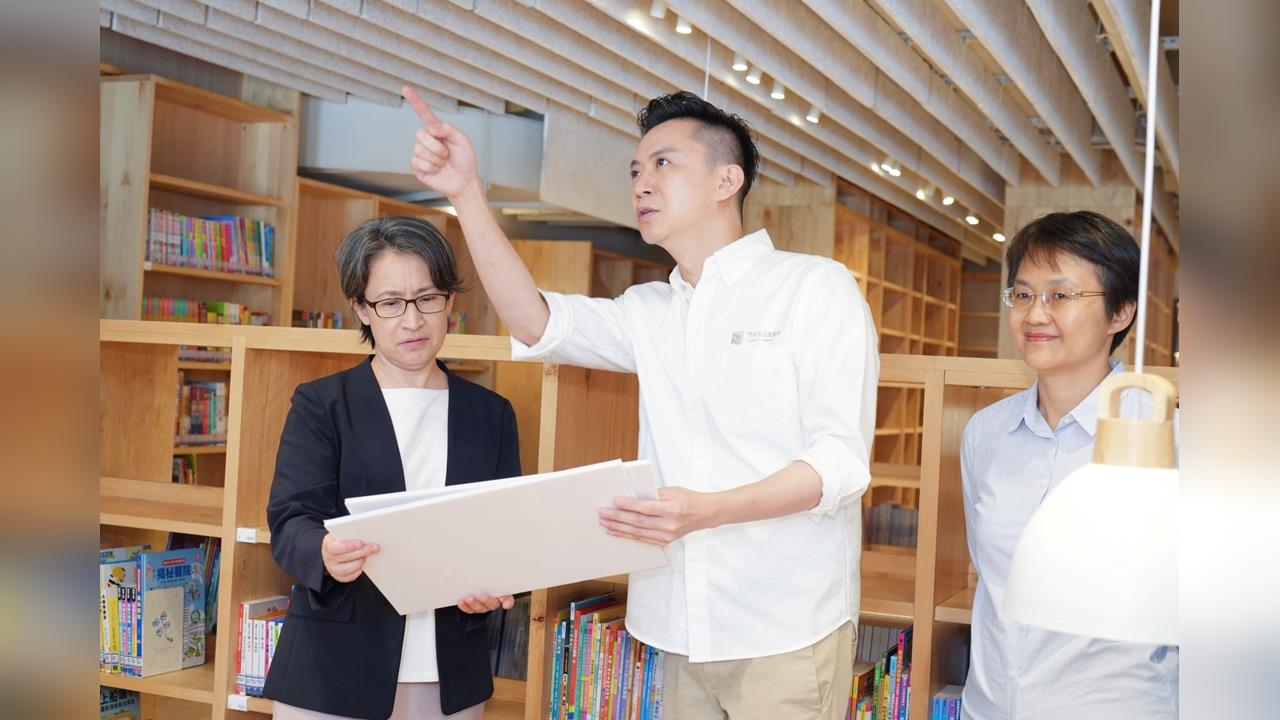 實現市民「圖書館自由」 蕭美琴大讚鄭朝方化腐朽為神奇 用極少資源做到無限擴大