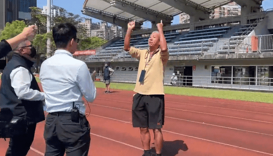快新聞／廖先翔出席汐東捷運開工　阿伯踢館怒吼：罷免共匪廖先翔！