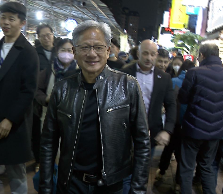 知名「藍白粉」公開黃仁勳身分證字號　　網路一片撻伐　挺輝達提告