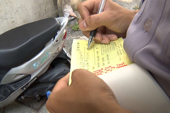 被開15張罰單3個月才收到 車主氣「太慢寄讓她無警覺」