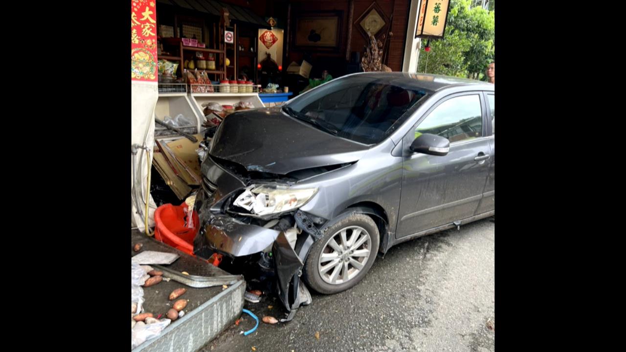 驚悚車禍！男疑疲勞駕車高速撞特產行　2員工多處骨折