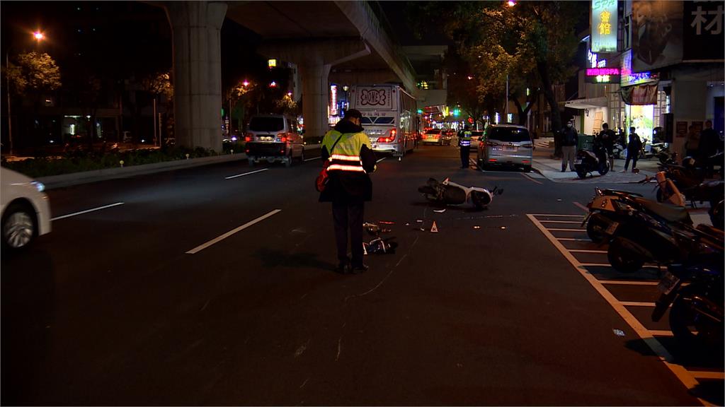 中市文心路機車擦撞遊覽車 女騎士遭輾頭當場身亡