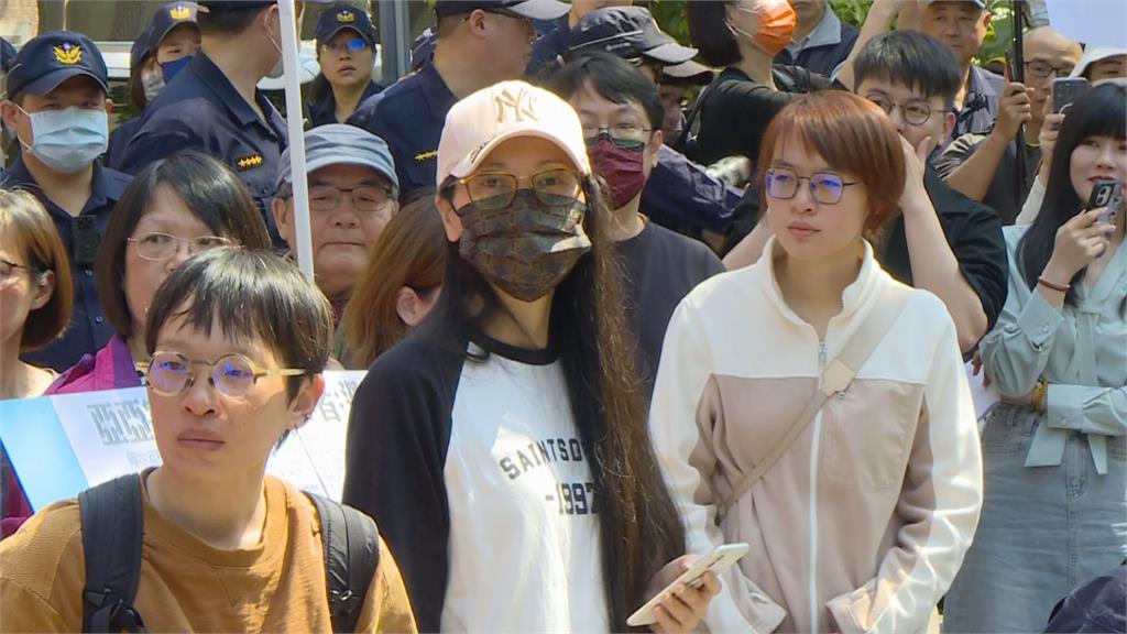 快新聞／中配亞亞喊遭推入「萬劫不復的深淵」　林俊憲：兩面騎牆重重摔落在地