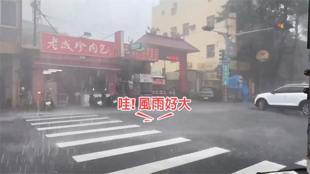 雨用倒的! 　彰化鹿港午後強風暴雨害水漫街頭