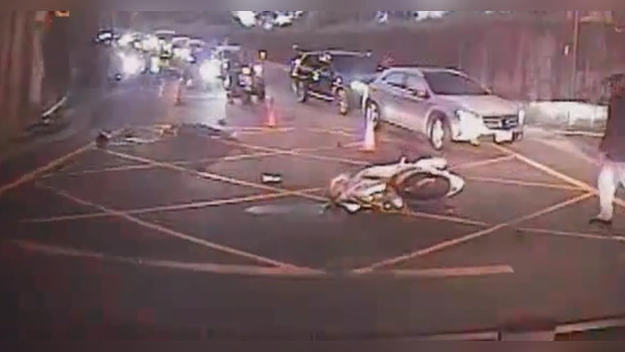 疑轉彎爭道!楊梅婦人騎車 遭曳引車輾過送醫不治