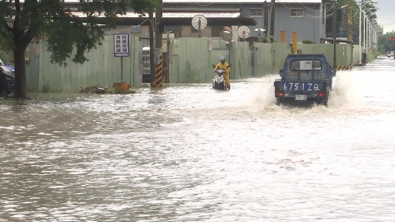 全台大雨狂炸！「這8縣市」明達停班課標準　氣象署最新風雨預測出爐