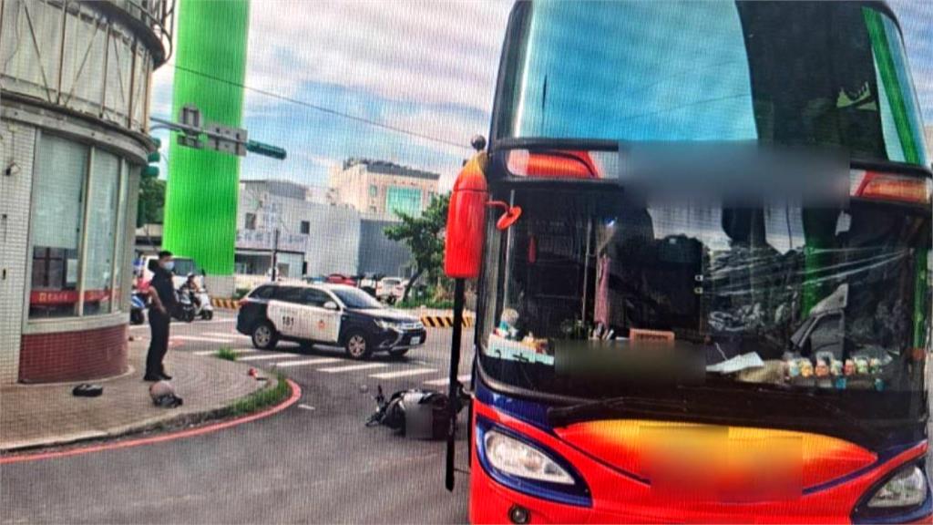 視線死角? 女騎士遭遊覽車捲入車底 家屬:二度輾壓致命