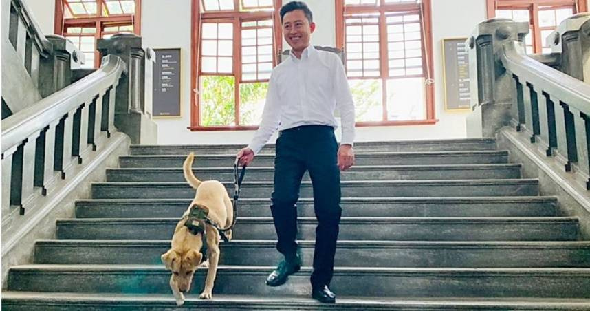 前新竹市犬「棕棕」被認養!新飼主熱情歡迎 牠臉上笑得超燦爛