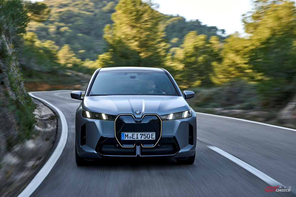 BMW 小改款旗艦 iX 338 萬起發表上市！