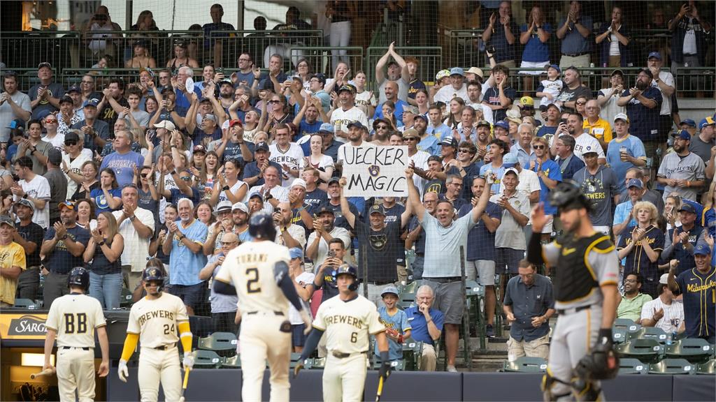 MLB／釀酒人12連勝的魔法！「他在天堂看著我們！」球迷信念化作釀酒人勝利力量