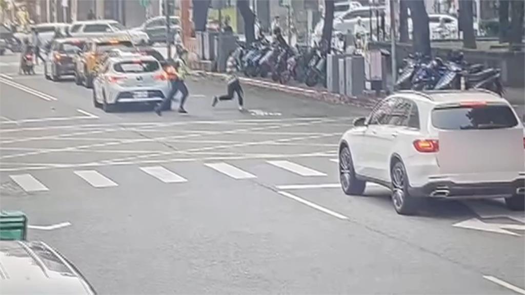車陣中「對到眼」　警逮捕越南籍通緝移工