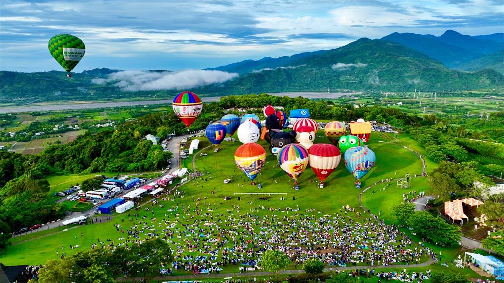 點亮池上仲夏夜！熱氣球嘉年華光雕音樂會（7/15）晚大坡池浪漫登場