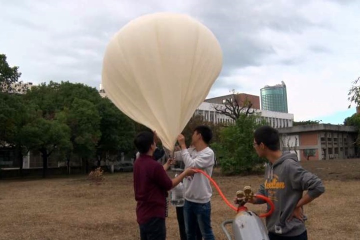學理結合  成大研發氣球測量空污濃度