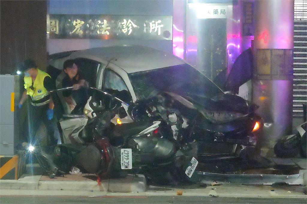 三重男駕賓士衝撞警車 造成一名員警死亡