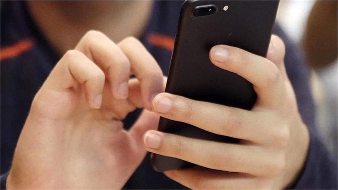 iPhone又藏神功能！輸入「1關鍵字」秒查航班　網驚呼：用了回不去了