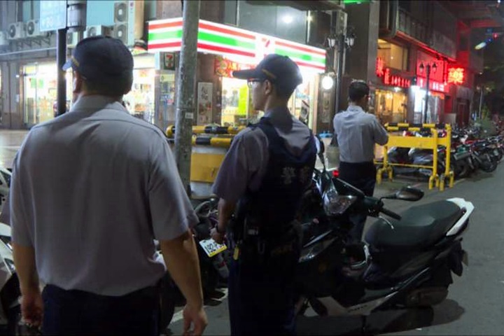 高雄85大樓前上演警匪槍戰  兩嫌逃逸