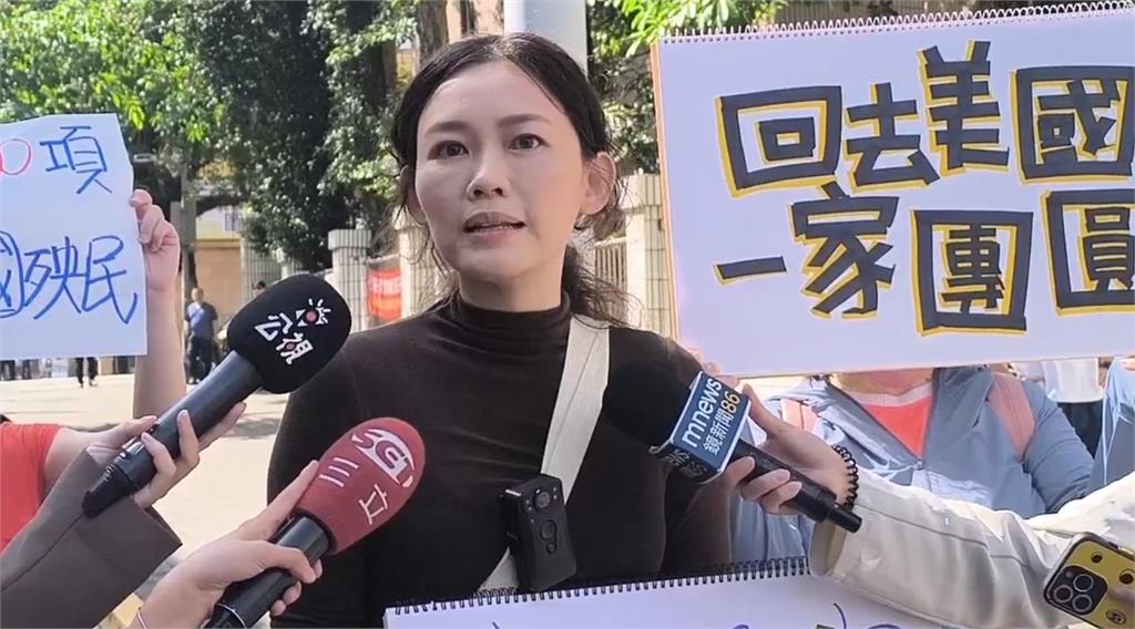 快新聞／行政不中立？李彥秀明湖國中辦反惡罷誓師　吳欣岱舉牌抗議