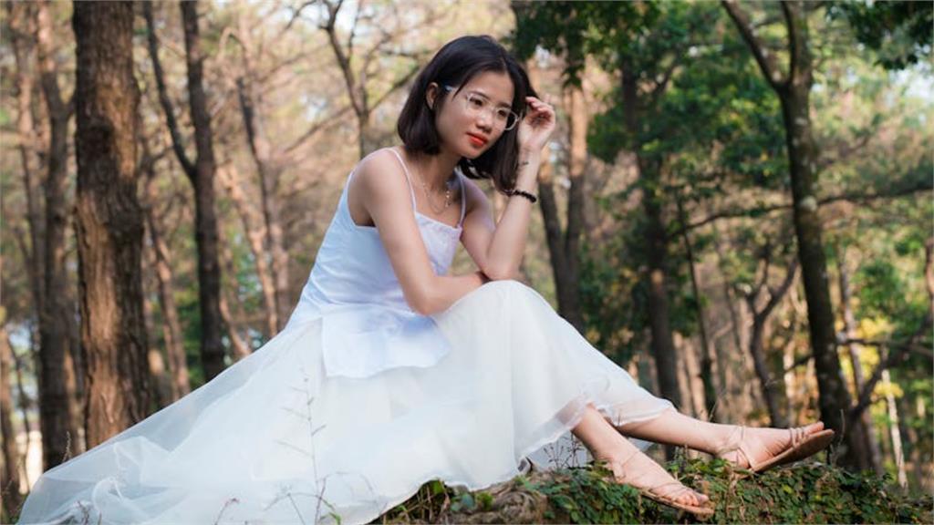 女生「戴眼鏡」會封印顏值不吃香？網點「1關鍵」總結：沒太大關係