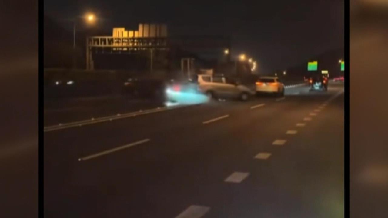 國一北上楊梅段５車連環撞　駕駛一度受困骨折送醫