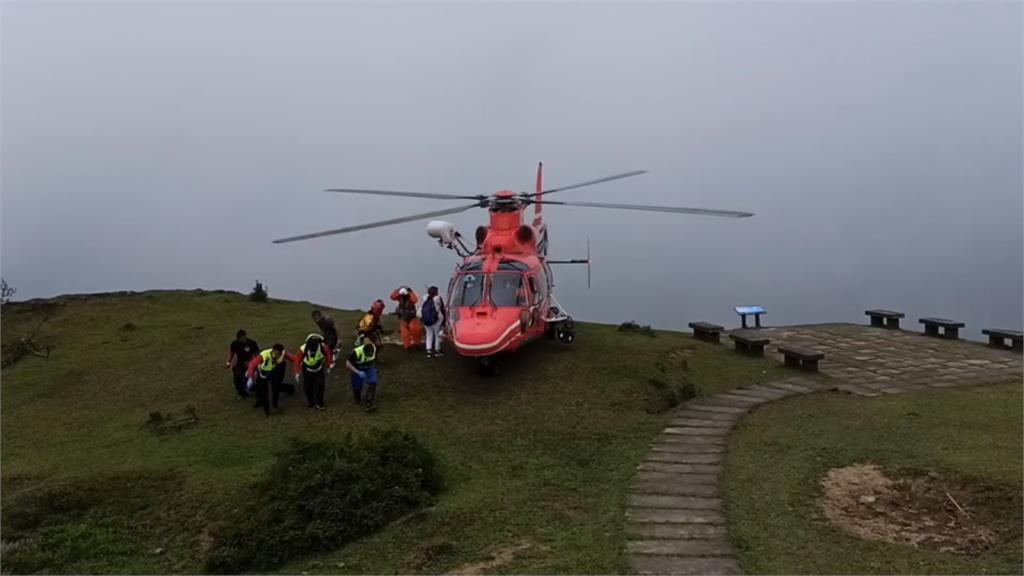 桃源谷登山客突昏迷 出動直升機吊掛送醫