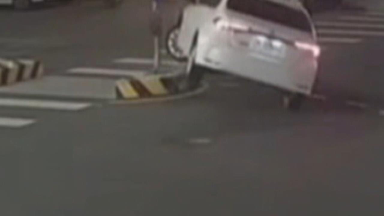 台中沙鹿女駕駛撞庇護島慘卡　雲林林內小貨車駕駛自撞身亡